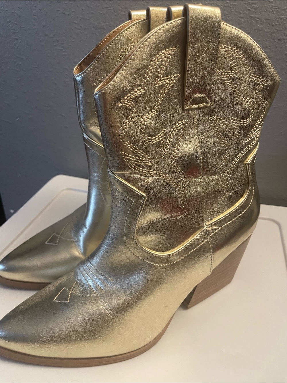 Soda women Metallic silver Western Booties